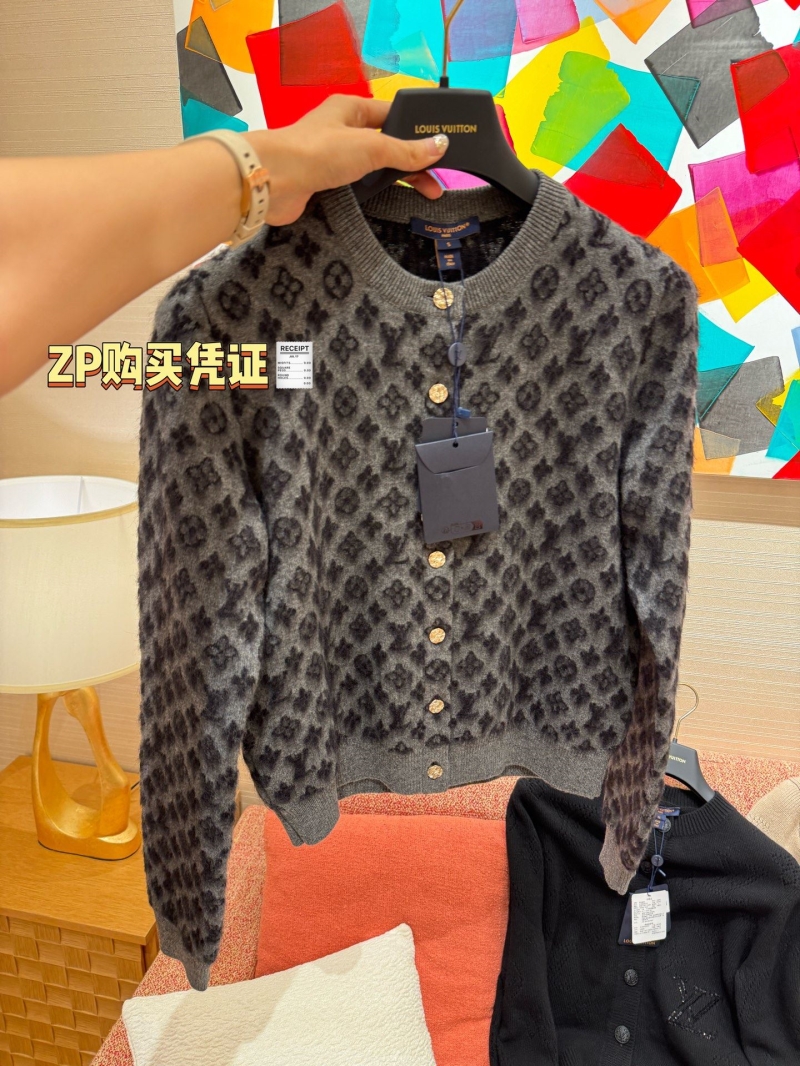 l0vis Vvtt0n sweaters